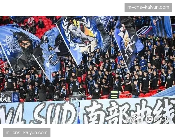 武汉三镇主场迎战成都蓉城，卫冕冠军挑战联赛领头羊